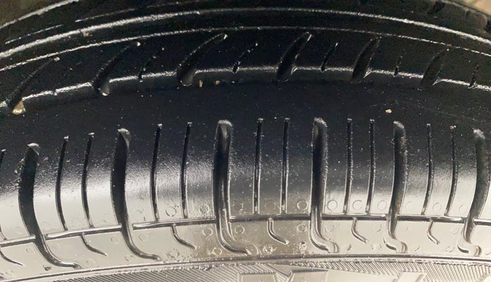 2016 Maruti Alto 800 LXI, Petrol, Manual, 35,645 km, Right Front Tyre Tread