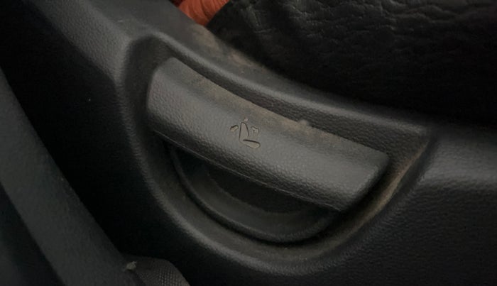 2018 Hyundai Grand i10 MAGNA 1.2 KAPPA VTVT, Petrol, Manual, 1,10,034 km, Driver Side Adjustment Panel