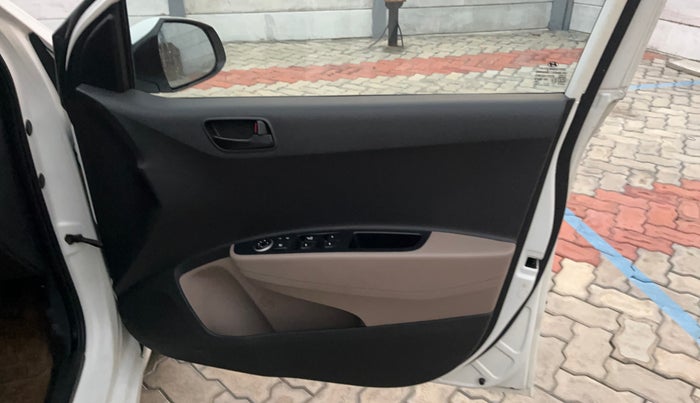 2018 Hyundai Grand i10 MAGNA 1.2 KAPPA VTVT, Petrol, Manual, 1,10,034 km, Driver Side Door Panels Control