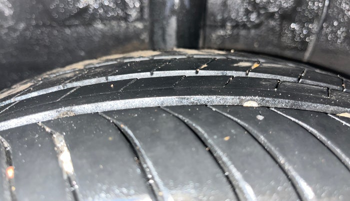 2018 Hyundai Grand i10 MAGNA 1.2 KAPPA VTVT, Petrol, Manual, 1,10,034 km, Right Rear Tyre Tread