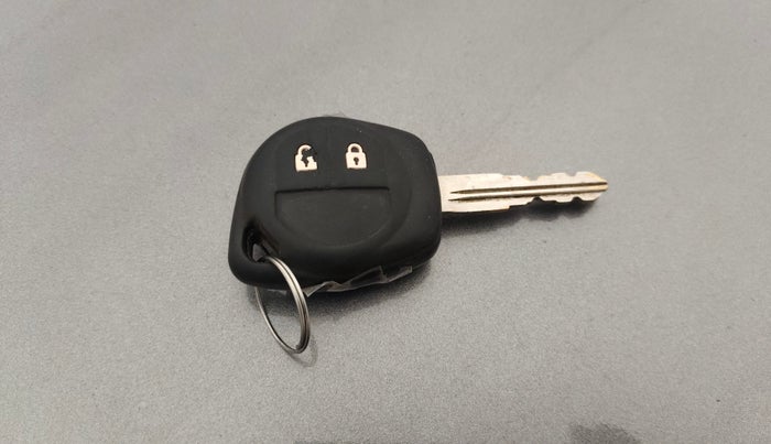 2014 Maruti Swift VXI, Petrol, Manual, 77,393 km, Key Close Up