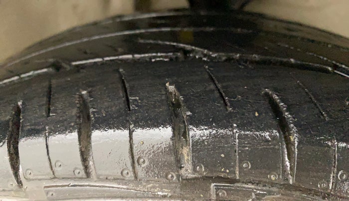 2010 Maruti Zen Estilo LXI, Petrol, Manual, 71,585 km, Right Front Tyre Tread