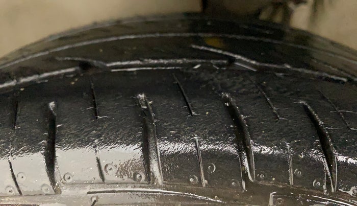 2010 Maruti Zen Estilo LXI, Petrol, Manual, 71,585 km, Left Front Tyre Tread