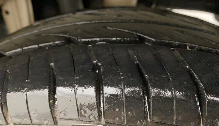 2010 Maruti Zen Estilo LXI, Petrol, Manual, 71,585 km, Left Rear Tyre Tread