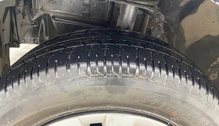 2015 Toyota Etios Liva G, Petrol, Manual, 43,686 km, Left Front Tyre Tread