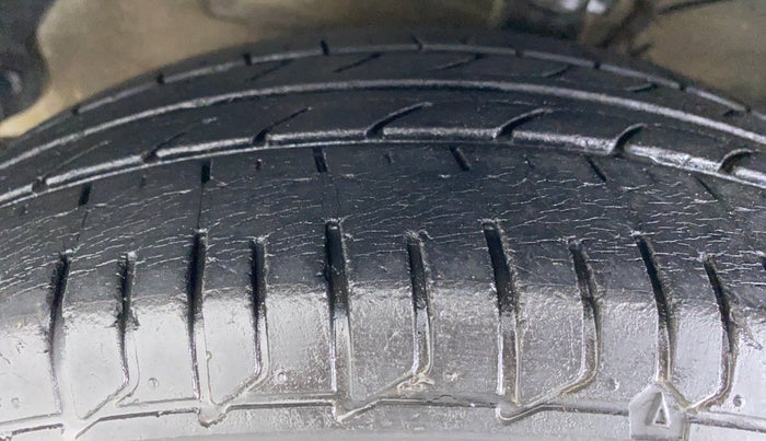 2015 Hyundai Verna FLUIDIC 1.6 VTVT S, Petrol, Manual, 45,118 km, Left Front Tyre Tread