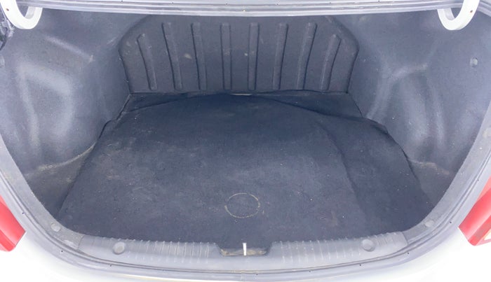 2015 Hyundai Verna FLUIDIC 1.6 VTVT S, Petrol, Manual, 45,118 km, Boot Inside