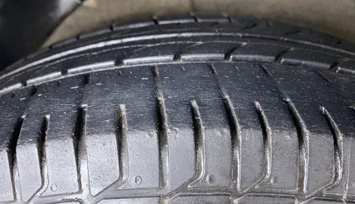 2015 Hyundai Verna FLUIDIC 1.6 VTVT S, Petrol, Manual, 45,118 km, Right Rear Tyre Tread