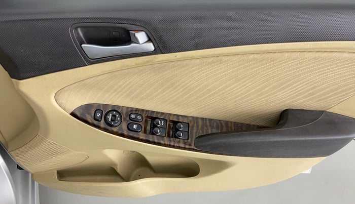 2015 Hyundai Verna FLUIDIC 1.6 VTVT S, Petrol, Manual, 45,118 km, Driver Side Door Panels Control