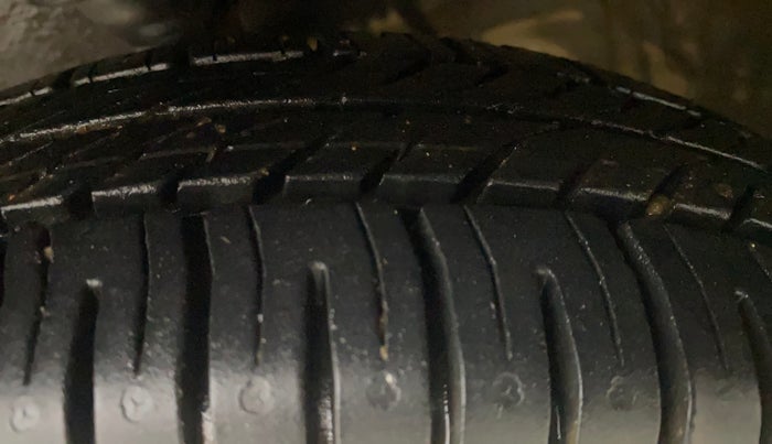 2015 Maruti Alto 800 LXI, Petrol, Manual, 39,916 km, Left Front Tyre Tread
