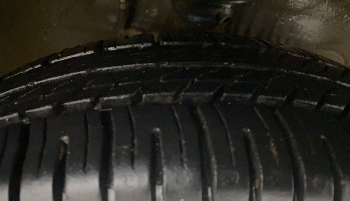 2015 Maruti Alto 800 LXI, Petrol, Manual, 39,916 km, Right Front Tyre Tread