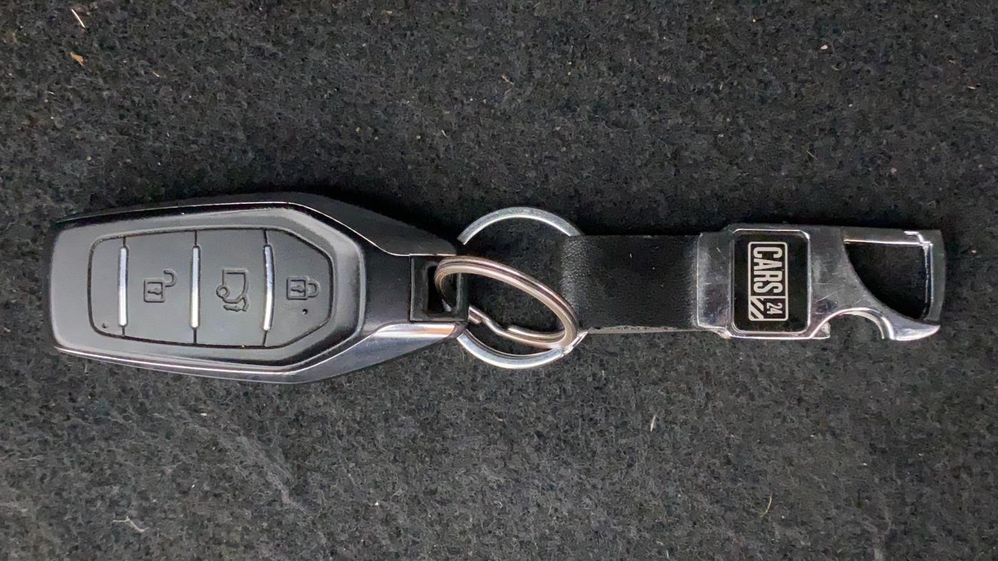 2018 Mahindra XUV500 W11 AT, Diesel, Automatic, 57,781 km, Key Close Up