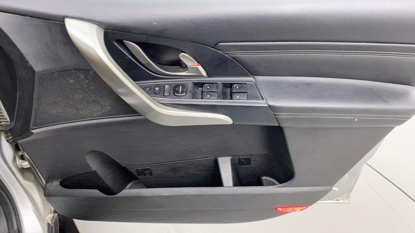 2018 Mahindra XUV500 W11 AT, Diesel, Automatic, 57,781 km, Driver Side Door Panels Control
