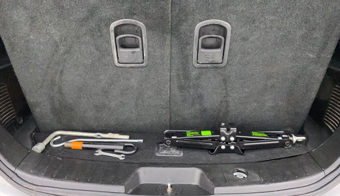 2018 Mahindra XUV500 W11 AT, Diesel, Automatic, 57,781 km, Boot Inside