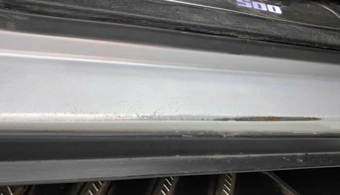 2018 Mahindra XUV500 W11 AT, Diesel, Automatic, 57,781 km, Right running board - Minor scratches