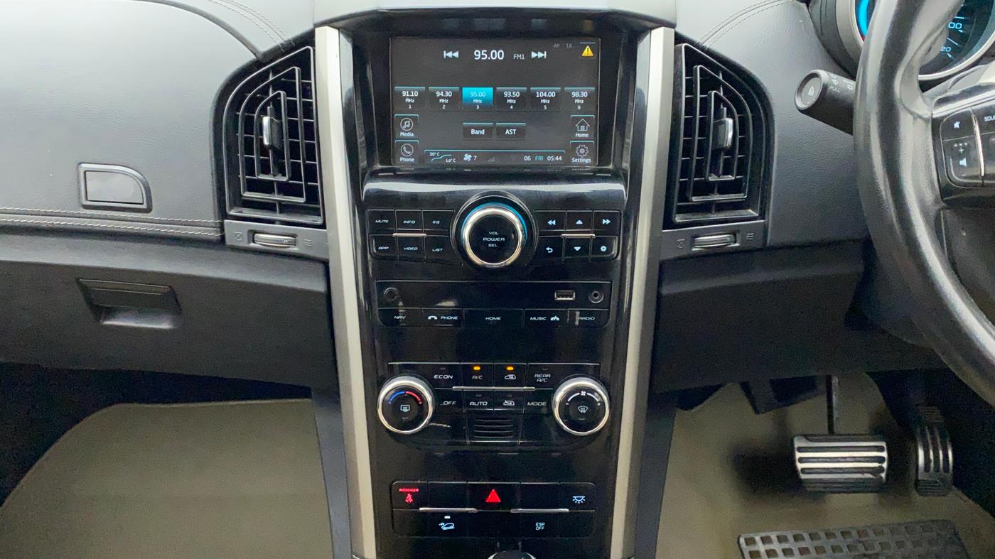 2018 Mahindra XUV500 W11 AT, Diesel, Automatic, 57,781 km, Air Conditioner