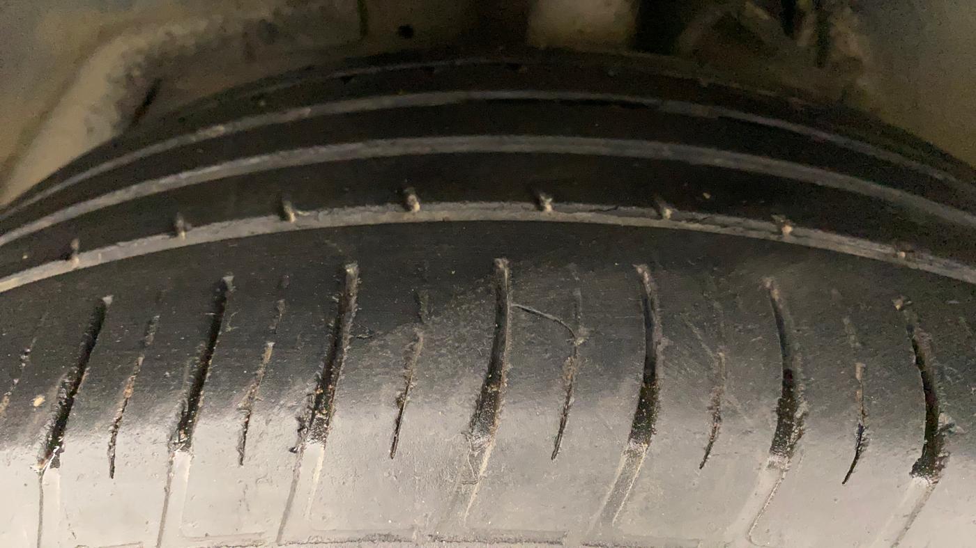 2018 Mahindra XUV500 W11 AT, Diesel, Automatic, 57,781 km, Left Front Tyre Tread