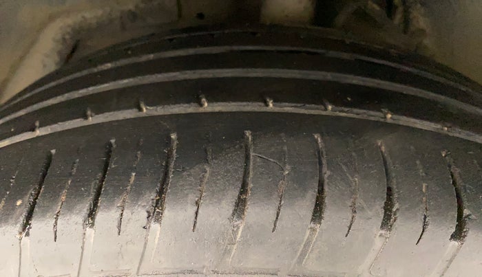 2018 Mahindra XUV500 W11 AT, Diesel, Automatic, 57,781 km, Left Front Tyre Tread
