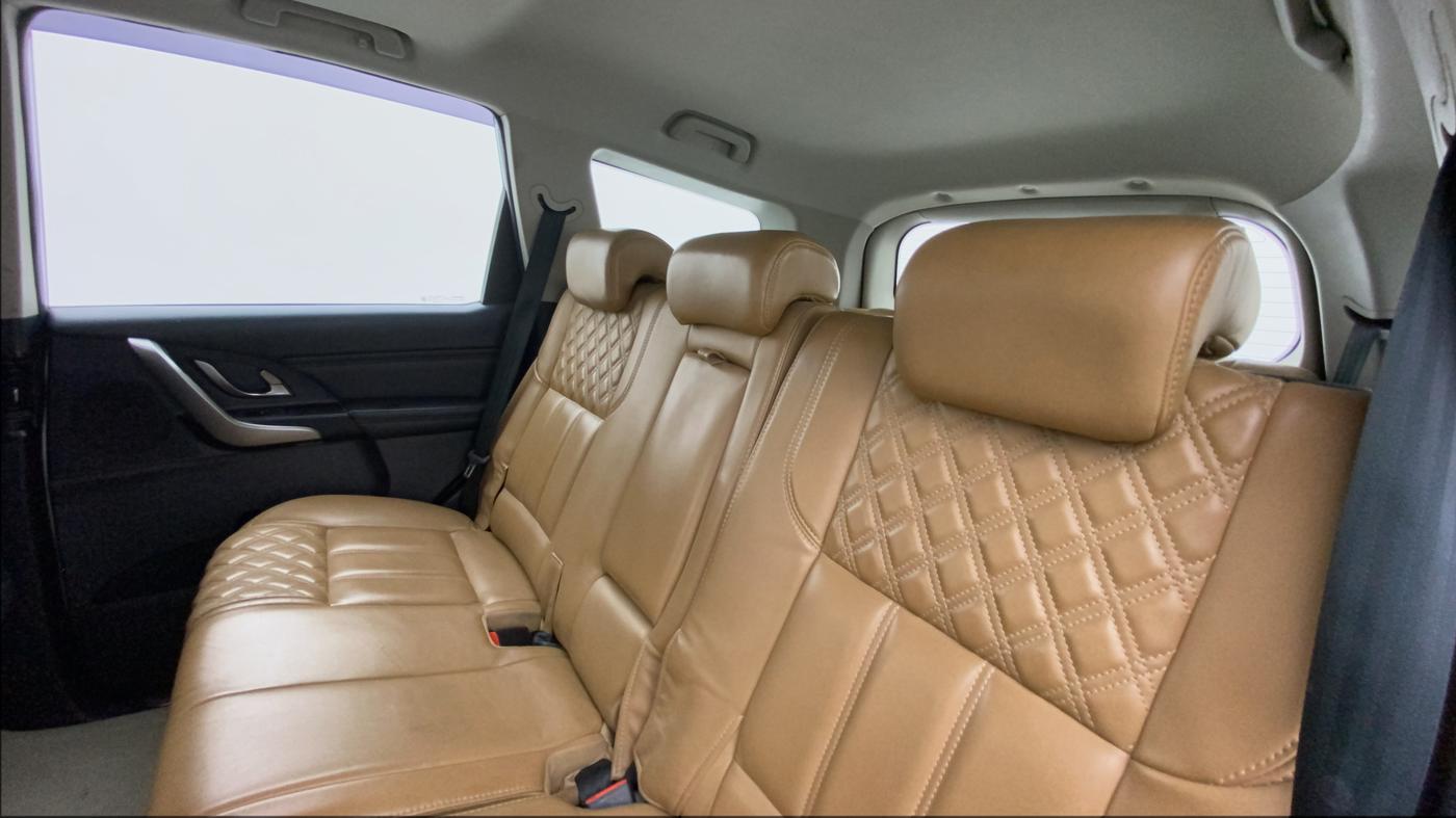 2018 Mahindra XUV500 W11 AT, Diesel, Automatic, 57,781 km, Right Side Rear Door Cabin