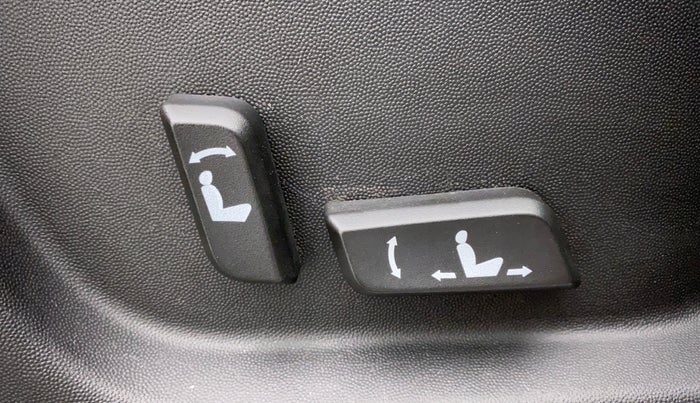2018 Mahindra XUV500 W11 AT, Diesel, Automatic, 57,781 km, Driver Side Adjustment Panel