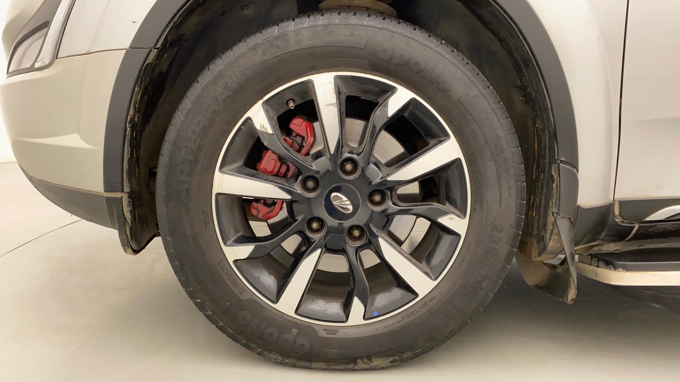 2018 Mahindra XUV500 W11 AT, Diesel, Automatic, 57,781 km, Left Front Wheel