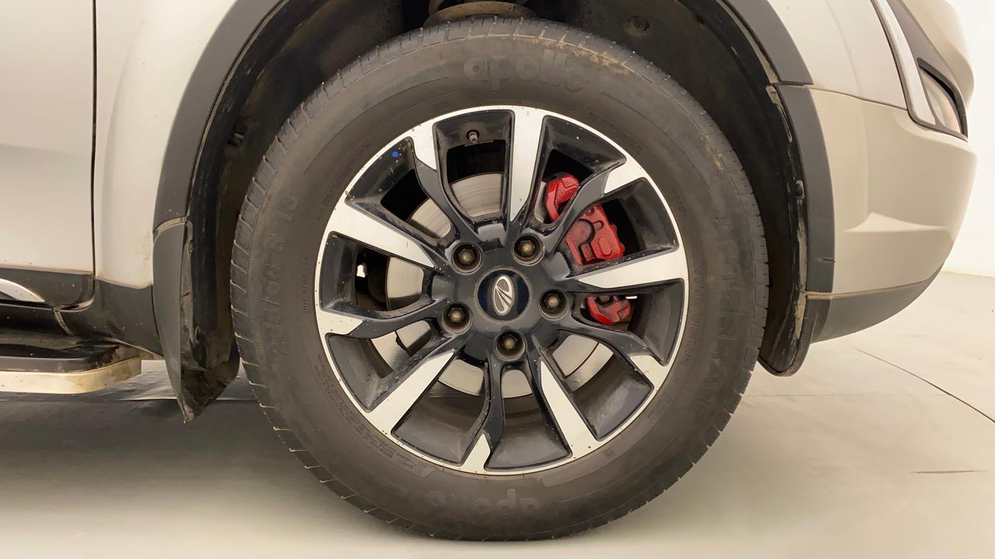 2018 Mahindra XUV500 W11 AT, Diesel, Automatic, 57,781 km, Right Front Wheel