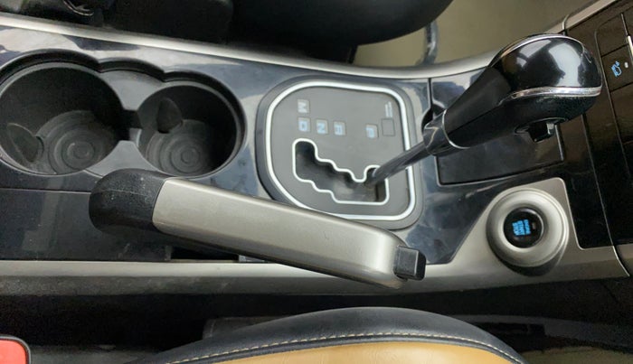 2018 Mahindra XUV500 W11 AT, Diesel, Automatic, 57,781 km, Gear Lever