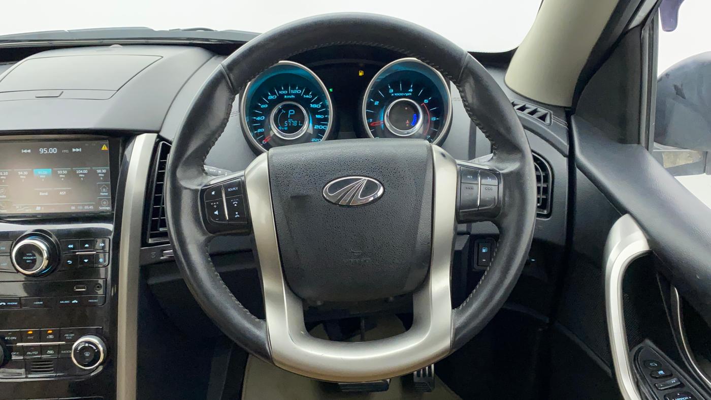 2018 Mahindra XUV500 W11 AT, Diesel, Automatic, 57,781 km, Steering Wheel Close Up