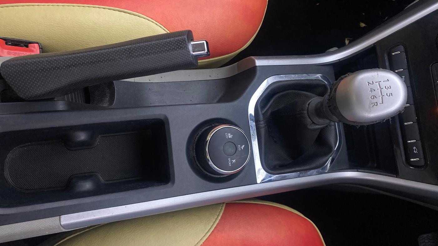 2018 Tata NEXON XZ PLUS PETROL, Petrol, Manual, 29,543 km, Gear Lever