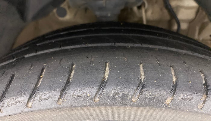 2019 Mahindra XUV300 W8 1.5 DIESEL, Diesel, Manual, 69,216 km, Right Front Tyre Tread