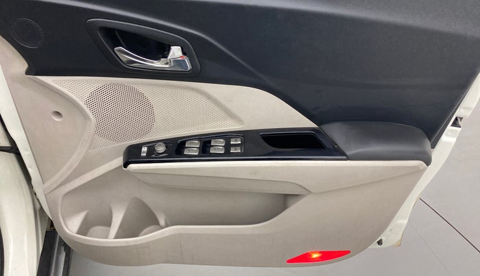 2019 Mahindra XUV300 W8 1.5 DIESEL, Diesel, Manual, 69,216 km, Driver Side Door Panels Control