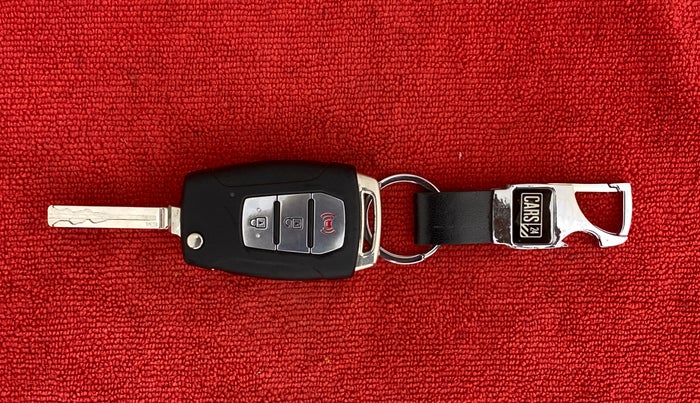 2019 Mahindra XUV300 W8 1.5 DIESEL, Diesel, Manual, 69,216 km, Key Close Up