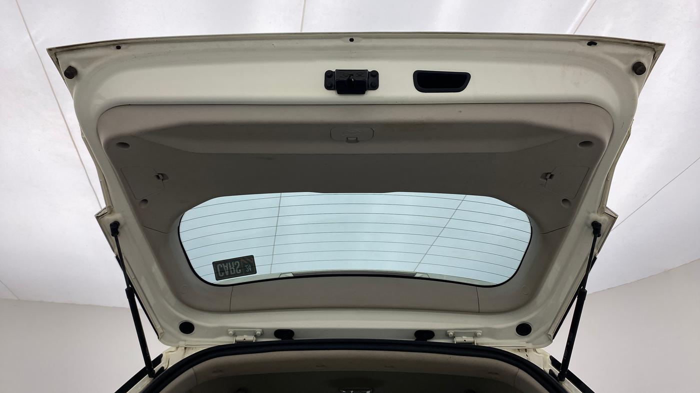 2019 Mahindra XUV300 W8 1.5 DIESEL, Diesel, Manual, 69,216 km, Boot Door Open