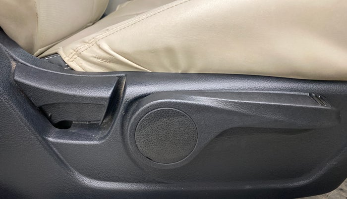 2019 Mahindra XUV300 W8 1.5 DIESEL, Diesel, Manual, 69,216 km, Driver Side Adjustment Panel