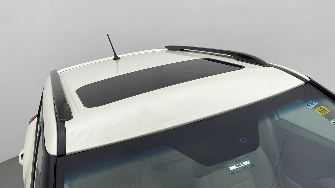 2020 Mahindra XUV300 W8 (O) 1.5 DIESEL AMT, Diesel, Automatic, 38,981 km, Roof