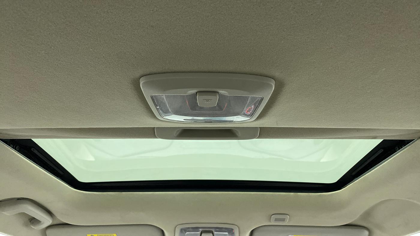2020 Mahindra XUV300 W8 (O) 1.5 DIESEL AMT, Diesel, Automatic, 38,981 km, Moonroof/ Sunroof