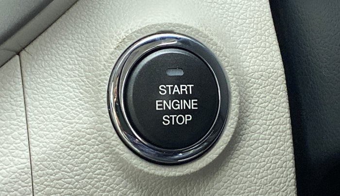 2020 Mahindra XUV300 W8 (O) 1.5 DIESEL AMT, Diesel, Automatic, 38,981 km, Keyless Start/ Stop Button