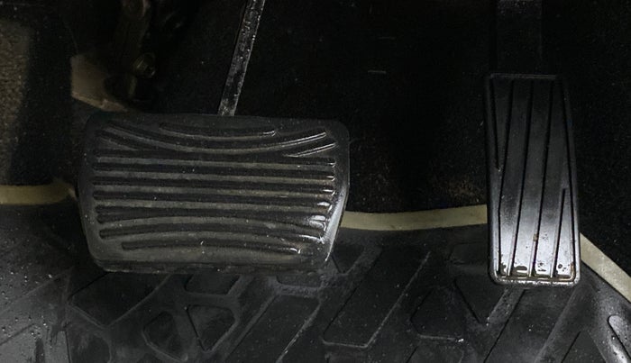 2020 Mahindra XUV300 W8 (O) 1.5 DIESEL AMT, Diesel, Automatic, 38,981 km, Pedals