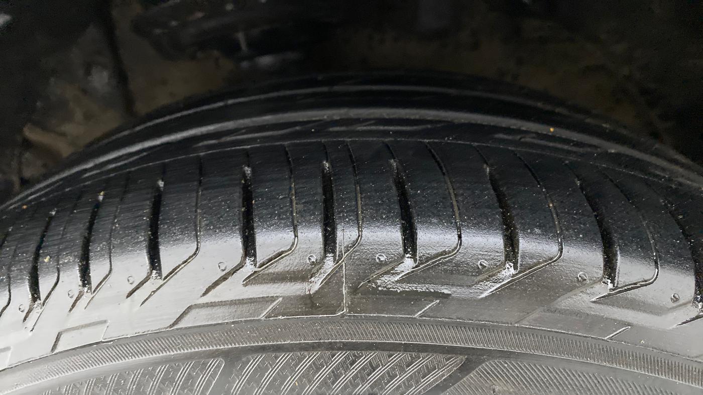 2020 Mahindra XUV300 W8 (O) 1.5 DIESEL AMT, Diesel, Automatic, 38,981 km, Left Front Tyre Tread