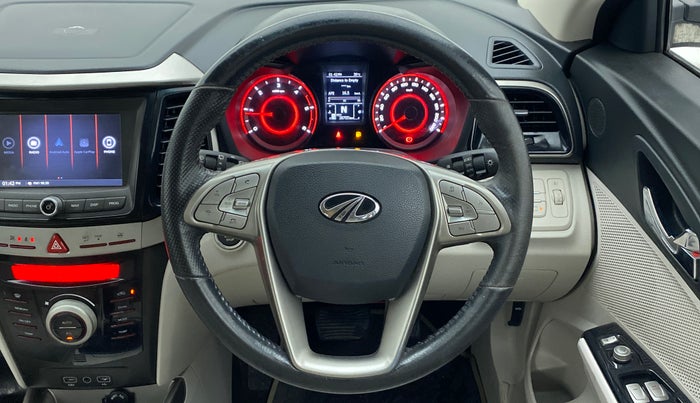 2020 Mahindra XUV300 W8 (O) 1.5 DIESEL AMT, Diesel, Automatic, 38,981 km, Steering Wheel Close Up