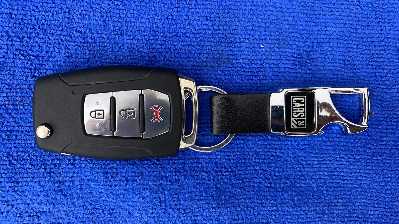 2020 Mahindra XUV300 W8 (O) 1.5 DIESEL AMT, Diesel, Automatic, 38,981 km, Key Close Up