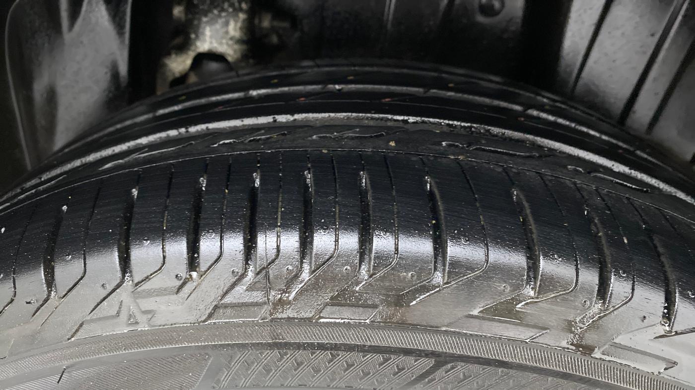 2020 Mahindra XUV300 W8 (O) 1.5 DIESEL AMT, Diesel, Automatic, 38,981 km, Left Rear Tyre Tread