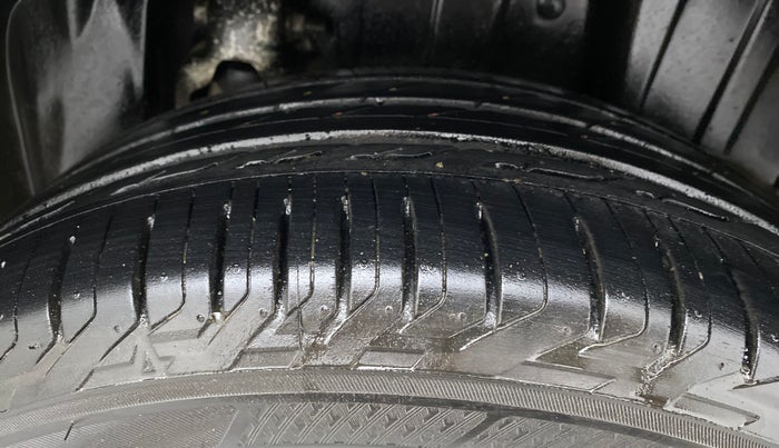 2020 Mahindra XUV300 W8 (O) 1.5 DIESEL AMT, Diesel, Automatic, 38,981 km, Left Rear Tyre Tread