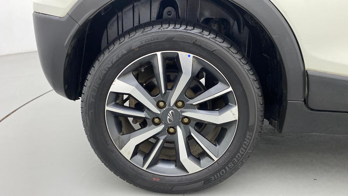 2020 Mahindra XUV300 W8 (O) 1.5 DIESEL AMT, Diesel, Automatic, 38,981 km, Right Rear Wheel