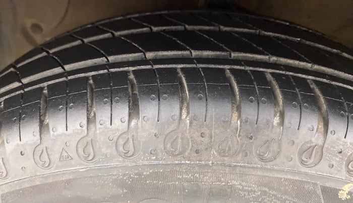 2014 Hyundai Grand i10 ASTA 1.2 KAPPA VTVT, Petrol, Manual, 37,561 km, Left Front Tyre Tread