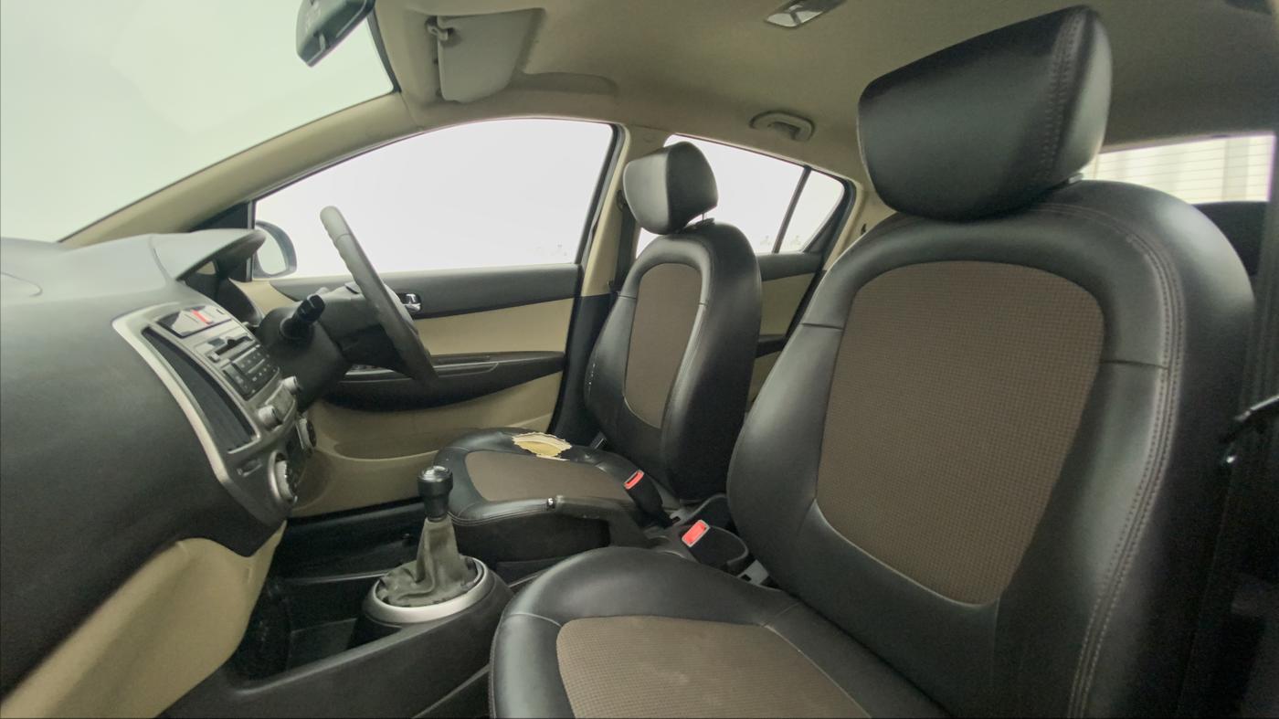 2013 Hyundai i20 MAGNA 1.2, Petrol, Manual, 45,077 km, Right Side Front Door Cabin