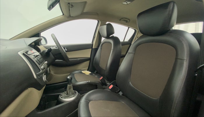 2013 Hyundai i20 MAGNA 1.2, Petrol, Manual, 45,077 km, Right Side Front Door Cabin