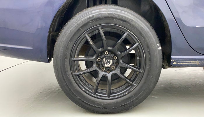 2014 Volkswagen Vento COMFORTLINE TSI AT PETROL, Petrol, Automatic, 57,022 km, Right Rear Wheel
