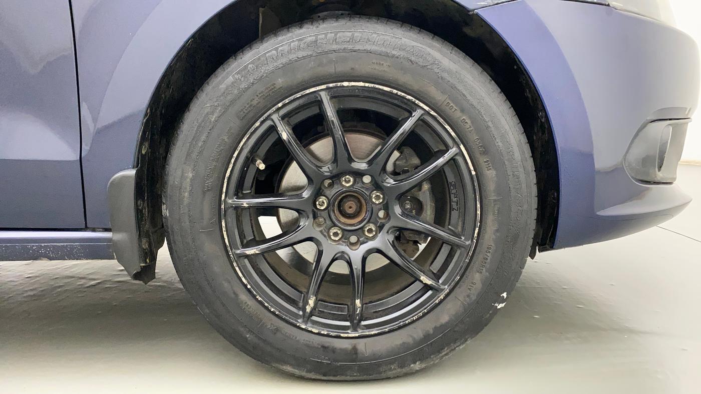 2014 Volkswagen Vento COMFORTLINE TSI AT PETROL, Petrol, Automatic, 57,022 km, Right Front Wheel