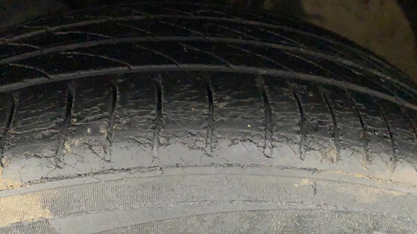 2014 Volkswagen Vento COMFORTLINE TSI AT PETROL, Petrol, Automatic, 57,022 km, Left Front Tyre Tread